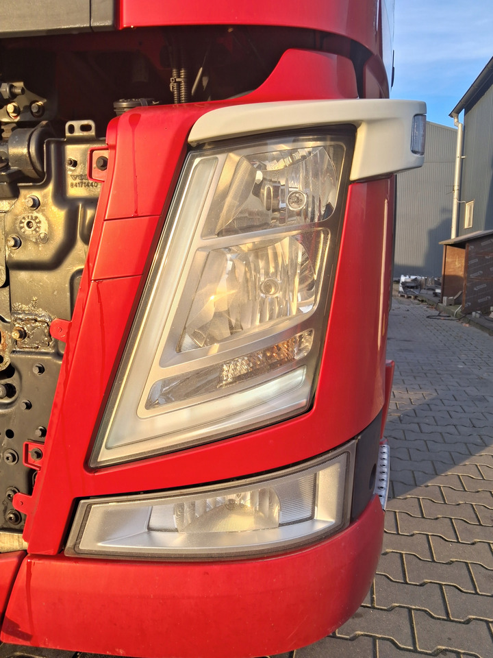 VOLVO REFLEKTOR LAMPA OKULAR LEWY KOMPLETNY VOLVO FM 4 - Fényszóró - Teherautó: 1 kép. VOLVO REFLEKTOR LAMPA OKULAR LEWY KOMPLETNY VOLVO FM 4 - Fényszóró - Teherautó: 1 kép.
