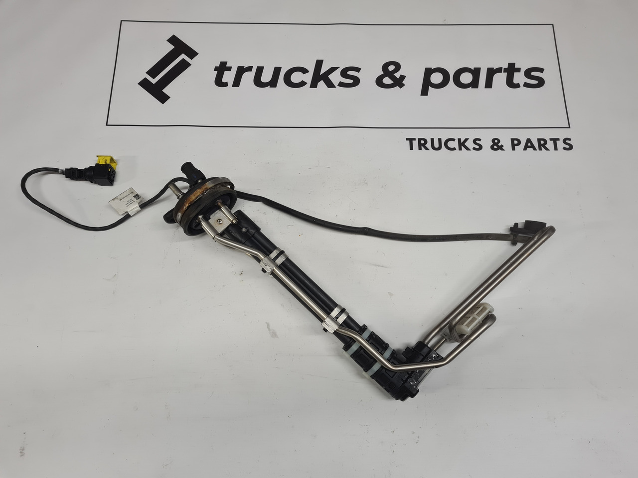 VOLVO SMOK ADBLUE Z CZUJNIKIEM JAKOŚCI RENAULT GAMA T VOLVO FM 4 FH 4 LIFT FH 5 - Kipufogórendszer - Teherautó: 1 kép. VOLVO SMOK ADBLUE Z CZUJNIKIEM JAKOŚCI RENAULT GAMA T VOLVO FM 4 FH 4 LIFT FH 5 - Kipufogórendszer - Teherautó: 1 kép.