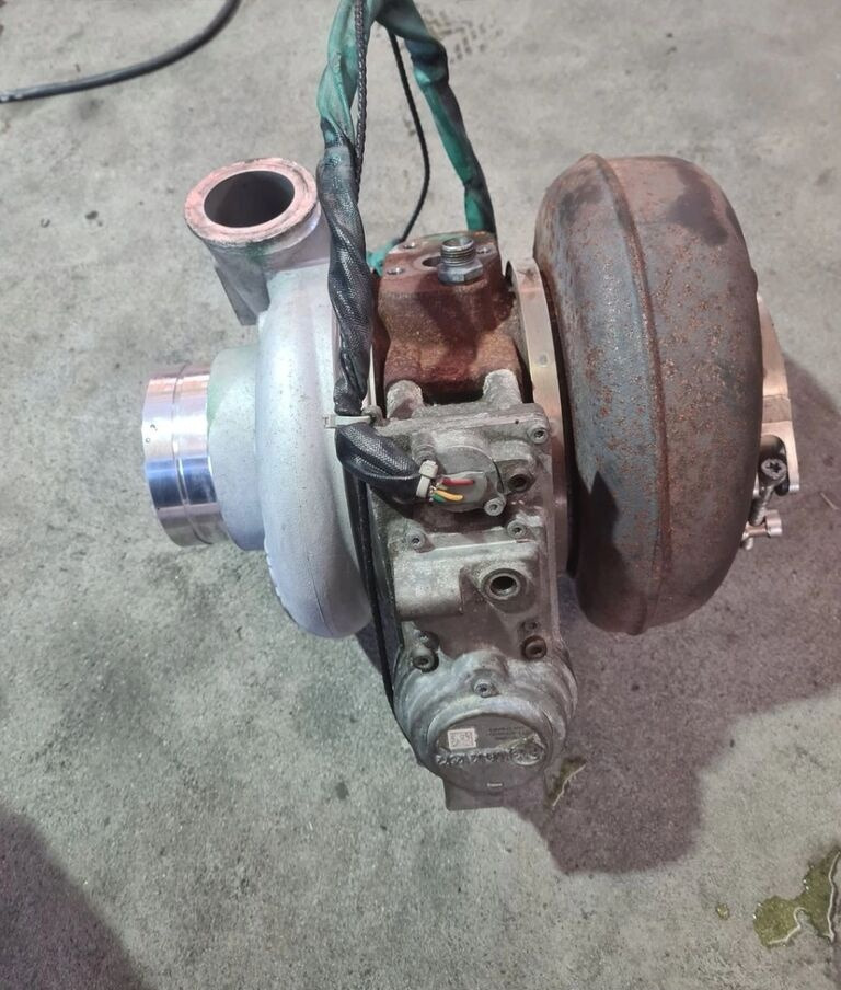 VOLVO TURBINA TURBOSPRĘŻARKA FH 16 D16K 750 EURO 6 3789660 HW-3789663 - Turbó - Teherautó: 4 kép. VOLVO TURBINA TURBOSPRĘŻARKA FH 16 D16K 750 EURO 6 3789660 HW-3789663 - Turbó - Teherautó: 4 kép.