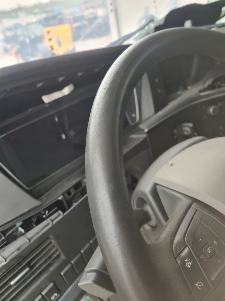VOLVO WIELOFUNKCYJNA KOMPLETNA - Kormánykerék - Teherautó: 4 kép. VOLVO WIELOFUNKCYJNA KOMPLETNA - Kormánykerék - Teherautó: 4 kép.