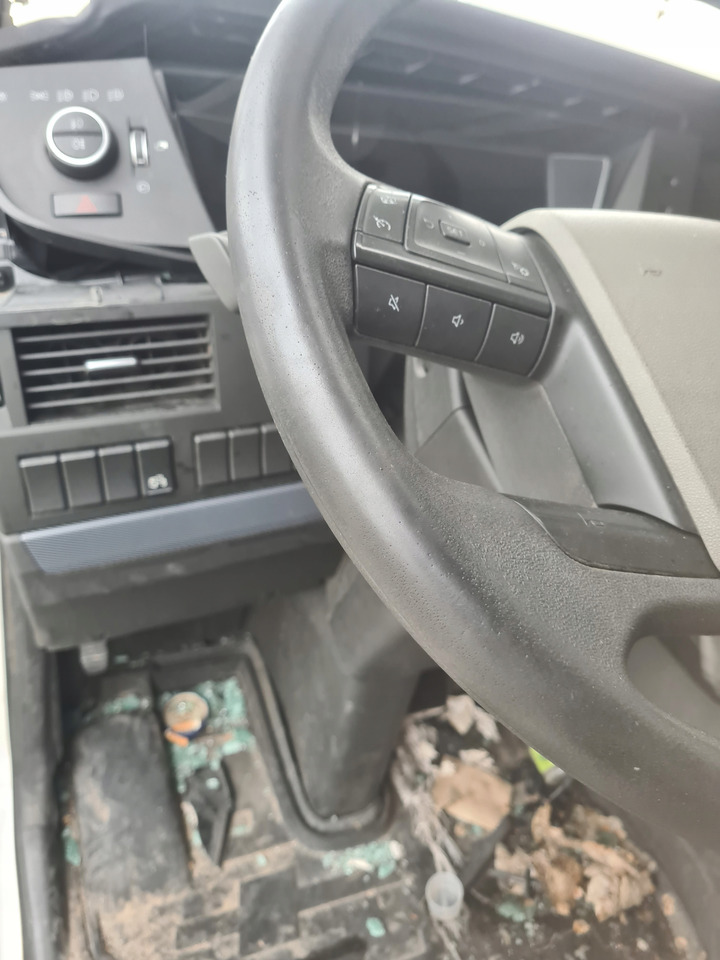 VOLVO WIELOFUNKCYJNA KOMPLETNA - Kormánykerék - Teherautó: 5 kép. VOLVO WIELOFUNKCYJNA KOMPLETNA - Kormánykerék - Teherautó: 5 kép.