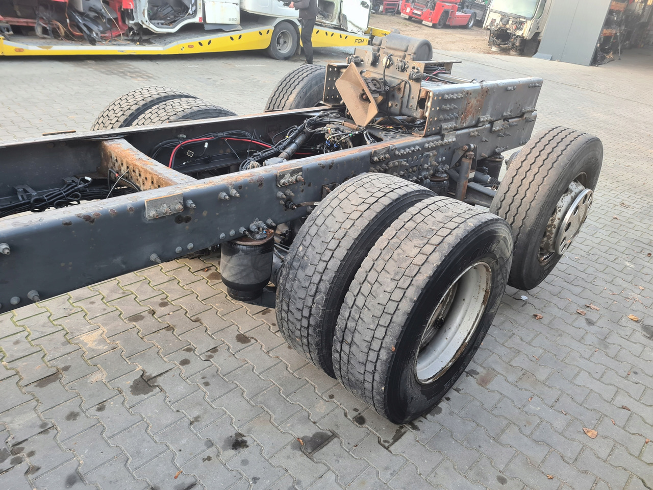 VOLVO WÓZEK DOLLY MOST PIASTY OŚ PODNOSZONA SKRĘTNA RAMA DO NACZEPY PRZYCZEPY 6x2 - Tengely és alkatrészek - Teherautó: 1 kép. VOLVO WÓZEK DOLLY MOST PIASTY OŚ PODNOSZONA SKRĘTNA RAMA DO NACZEPY PRZYCZEPY 6x2 - Tengely és alkatrészek - Teherautó: 1 kép.