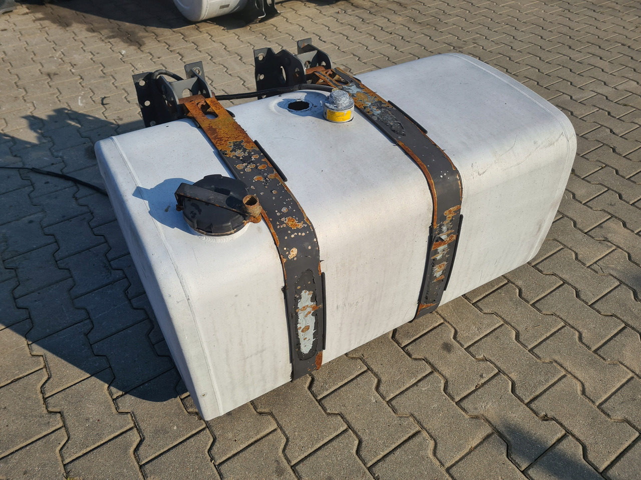 VOLVO ZBIORNIK PALIWA RENAULT DXI GAMA T VOLVO FH FM FL FE FMX LOW DECK 100x69x56 - Üzemanyag tartály - Teherautó: 1 kép. VOLVO ZBIORNIK PALIWA RENAULT DXI GAMA T VOLVO FH FM FL FE FMX LOW DECK 100x69x56 - Üzemanyag tartály - Teherautó: 1 kép.