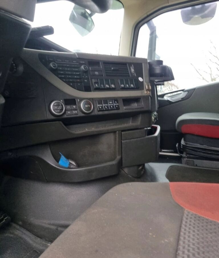 Volvo-ABG VOLVO FH 4 EURO 6 GLOBETROTTER 2018 ROK Volvo VOLVO FH 4 EURO 6 GLOBETROTTER 2018 ROK - Fülke - Teherautó: 3 kép. Volvo-ABG VOLVO FH 4 EURO 6 GLOBETROTTER 2018 ROK Volvo VOLVO FH 4 EURO 6 GLOBETROTTER 2018 ROK - Fülke - Teherautó: 3 kép.