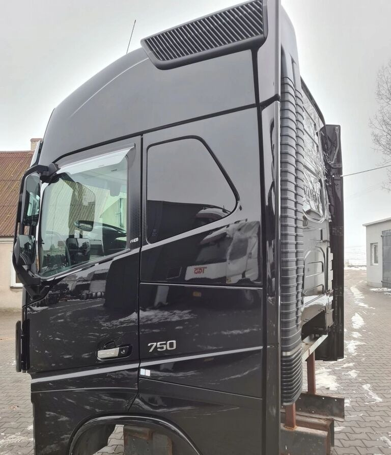 Volvo KOMPLETNA FH 16 750 EURO 6 GLOBETROTTER 2018 ROK Volvo VOLVO FH 16 750 EURO 6 GLOBETROTTER 2018 ROK - Fülke - Teherautó: 3 kép. Volvo KOMPLETNA FH 16 750 EURO 6 GLOBETROTTER 2018 ROK Volvo VOLVO FH 16 750 EURO 6 GLOBETROTTER 2018 ROK - Fülke - Teherautó: 3 kép.