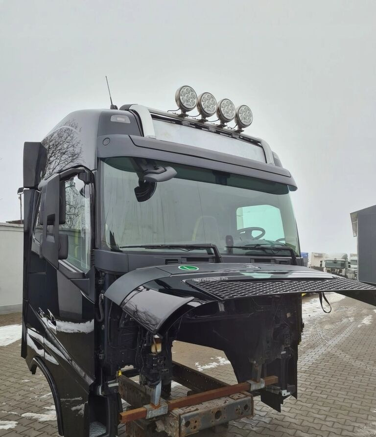 Volvo KOMPLETNA FH 16 750 EURO 6 GLOBETROTTER 2018 ROK Volvo VOLVO FH 16 750 EURO 6 GLOBETROTTER 2018 ROK - Fülke - Teherautó: 2 kép. Volvo KOMPLETNA FH 16 750 EURO 6 GLOBETROTTER 2018 ROK Volvo VOLVO FH 16 750 EURO 6 GLOBETROTTER 2018 ROK - Fülke - Teherautó: 2 kép.