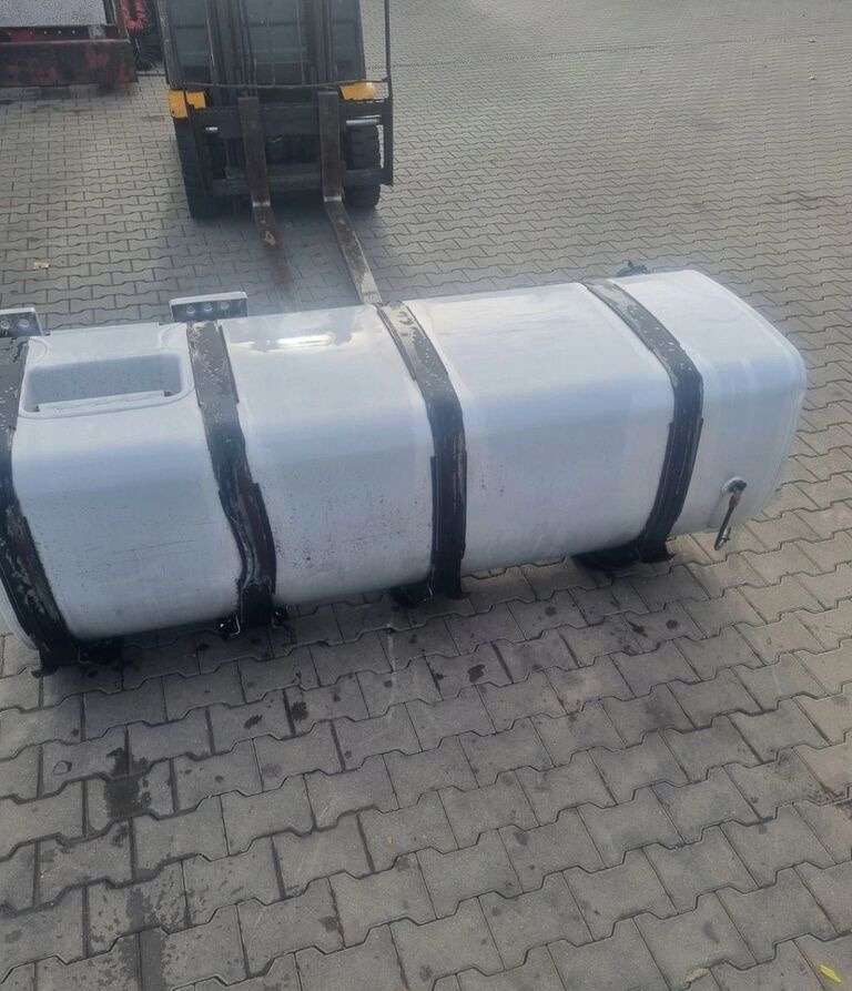 Volvo OE 20873121 Renault RENAULT PREMIUM MAGNUM DXI GAMA T VOLVO FH 13 4 truck - Üzemanyag tartály - Teherautó: 4 kép. Volvo OE 20873121 Renault RENAULT PREMIUM MAGNUM DXI GAMA T VOLVO FH 13 4 truck - Üzemanyag tartály - Teherautó: 4 kép.