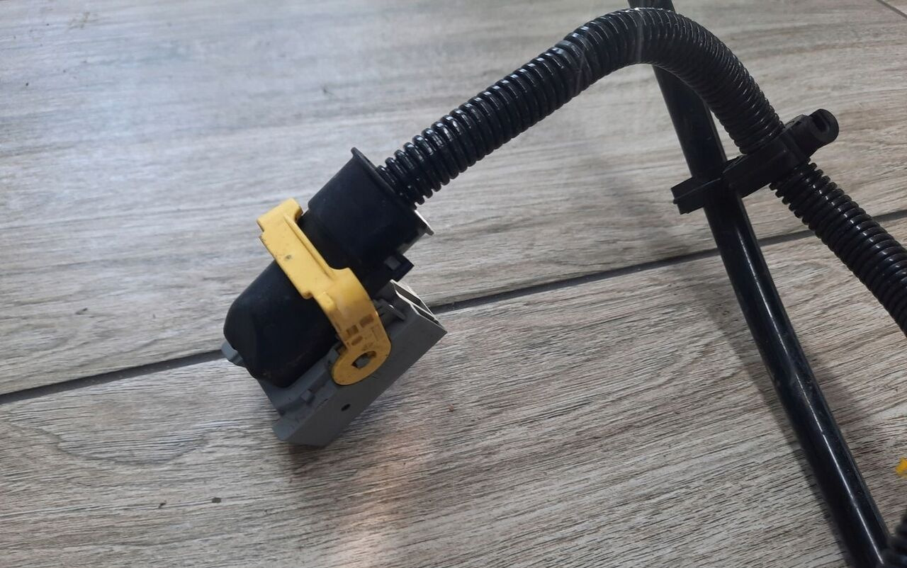 Volvo WYSPRZĘGLIK ZAWÓR PWM RENAULT GAMA T FH 4 22327072 - Kuplunghenger - Teherautó: 2 kép. Volvo WYSPRZĘGLIK ZAWÓR PWM RENAULT GAMA T FH 4 22327072 - Kuplunghenger - Teherautó: 2 kép.
