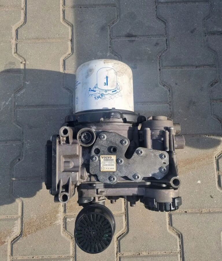 Volvo ZAWÓR APM FH 4 FMX 4 EURO 6 Volvo VOLVO FH 4 FMX 4 EURO 6 - Fék alkatrészek - Teherautó: 2 kép. Volvo ZAWÓR APM FH 4 FMX 4 EURO 6 Volvo VOLVO FH 4 FMX 4 EURO 6 - Fék alkatrészek - Teherautó: 2 kép.