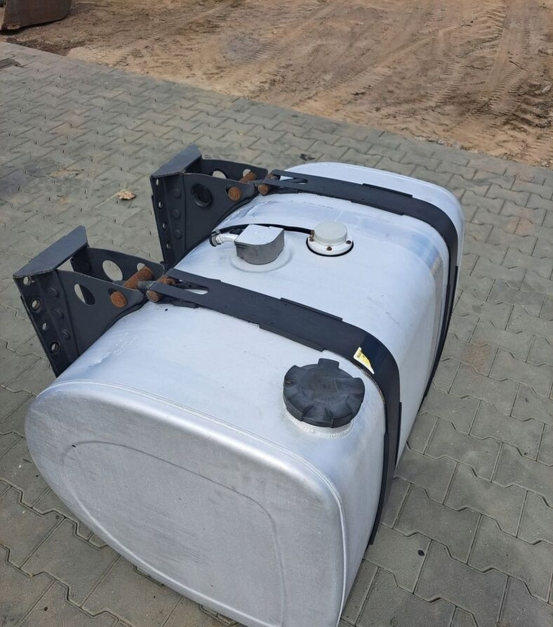 Volvo ZBIORNIK PALIWA RENAULT GAMA RANGE T 90/70/70 365L 1 - Üzemanyag tartály - Teherautó: 3 kép. Volvo ZBIORNIK PALIWA RENAULT GAMA RANGE T 90/70/70 365L 1 - Üzemanyag tartály - Teherautó: 3 kép.