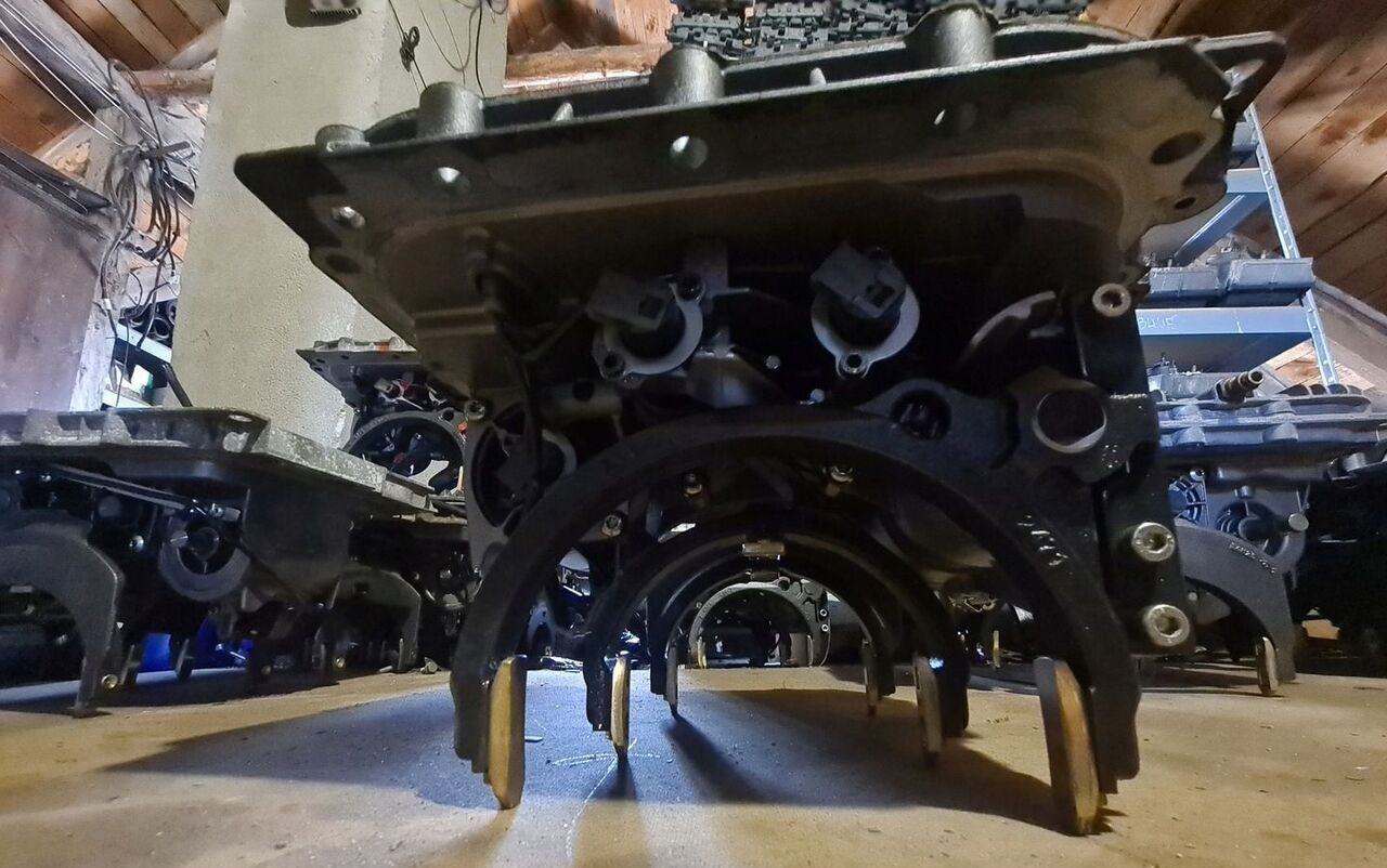 WABCO WYBIERAK SKRZYNI I-SHIFT C RENAULT DXI VOLVO FH FM - ECU - Teherautó: 2 kép. WABCO WYBIERAK SKRZYNI I-SHIFT C RENAULT DXI VOLVO FH FM - ECU - Teherautó: 2 kép.