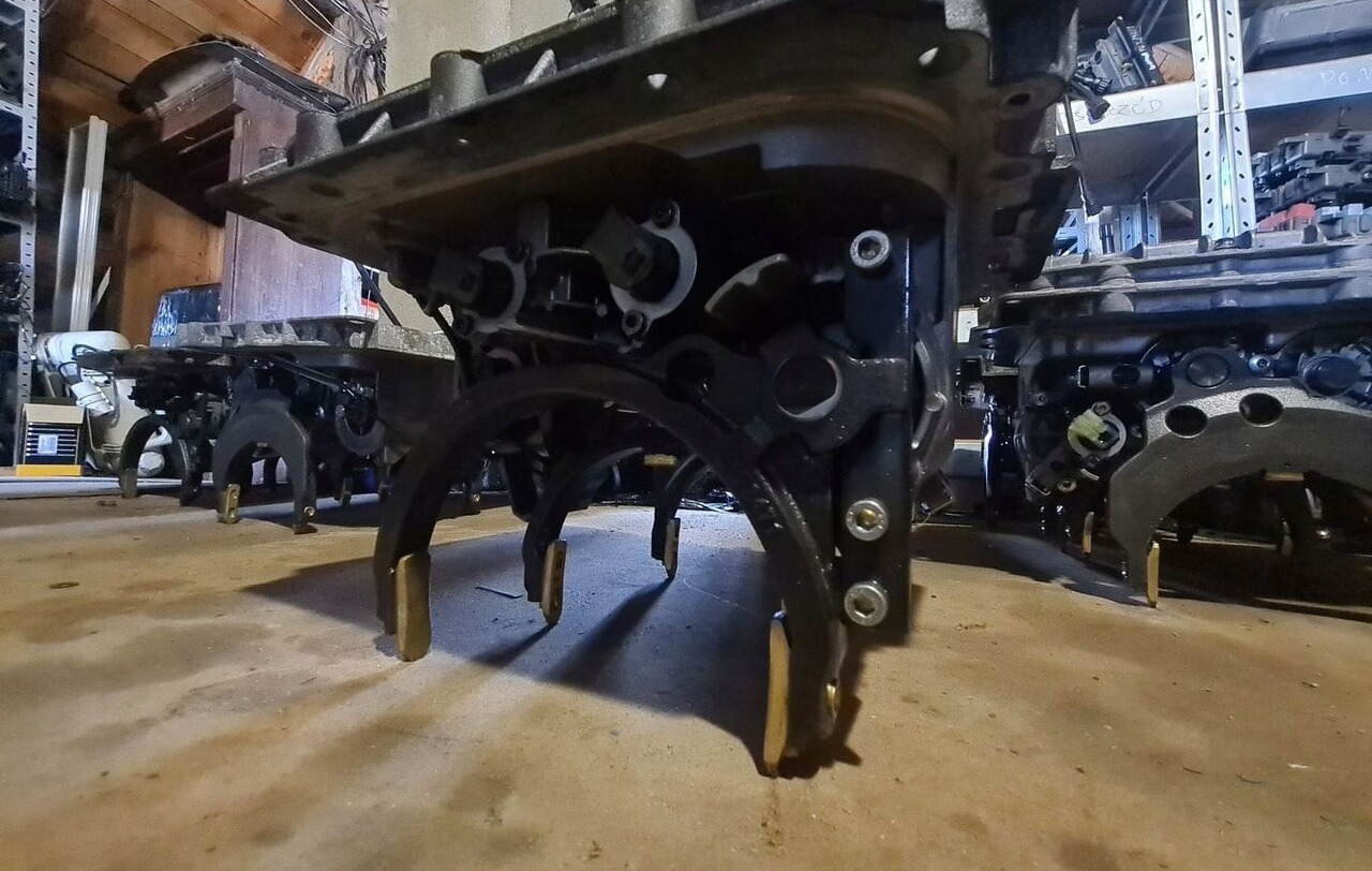 WABCO WYBIERAK SKRZYNI I-SHIFT D RENAULT DXI VOLVO FH FM - ECU - Teherautó: 1 kép. WABCO WYBIERAK SKRZYNI I-SHIFT D RENAULT DXI VOLVO FH FM - ECU - Teherautó: 1 kép.
