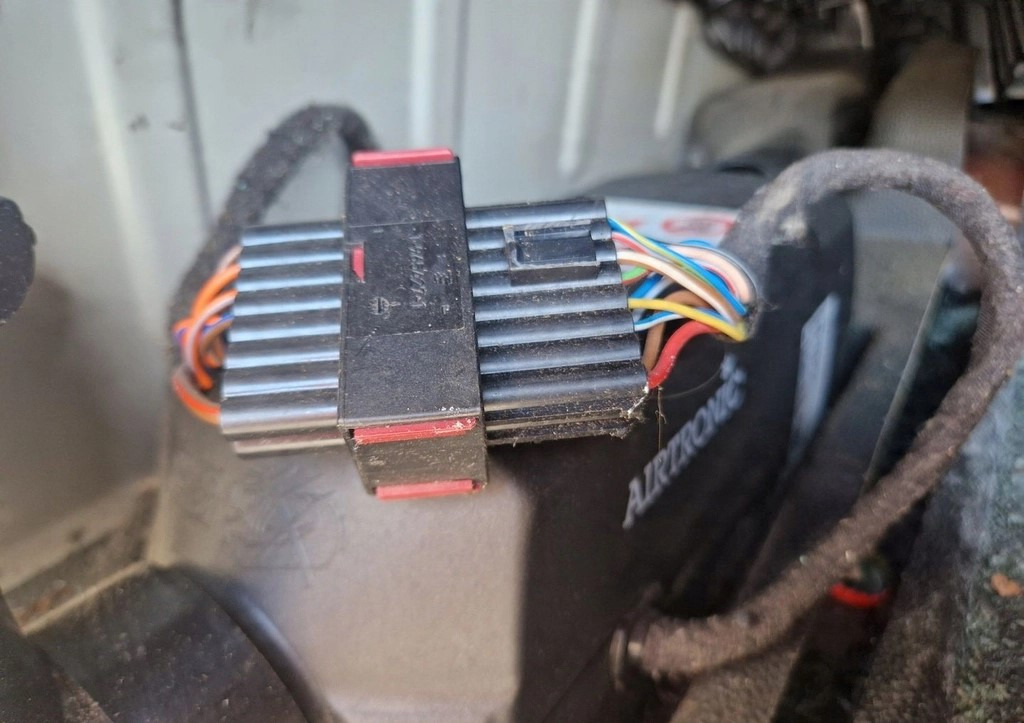 WEBASTO OGRZEWANIE POSTOJOWE FORD F-MAX 500 EBERSPACHER AIRTRONIC D2 24V 406889PB 252070 - Fűtés/ Szellőzés gep: 3 kép. WEBASTO OGRZEWANIE POSTOJOWE FORD F-MAX 500 EBERSPACHER AIRTRONIC D2 24V 406889PB 252070 - Fűtés/ Szellőzés gep: 3 kép.