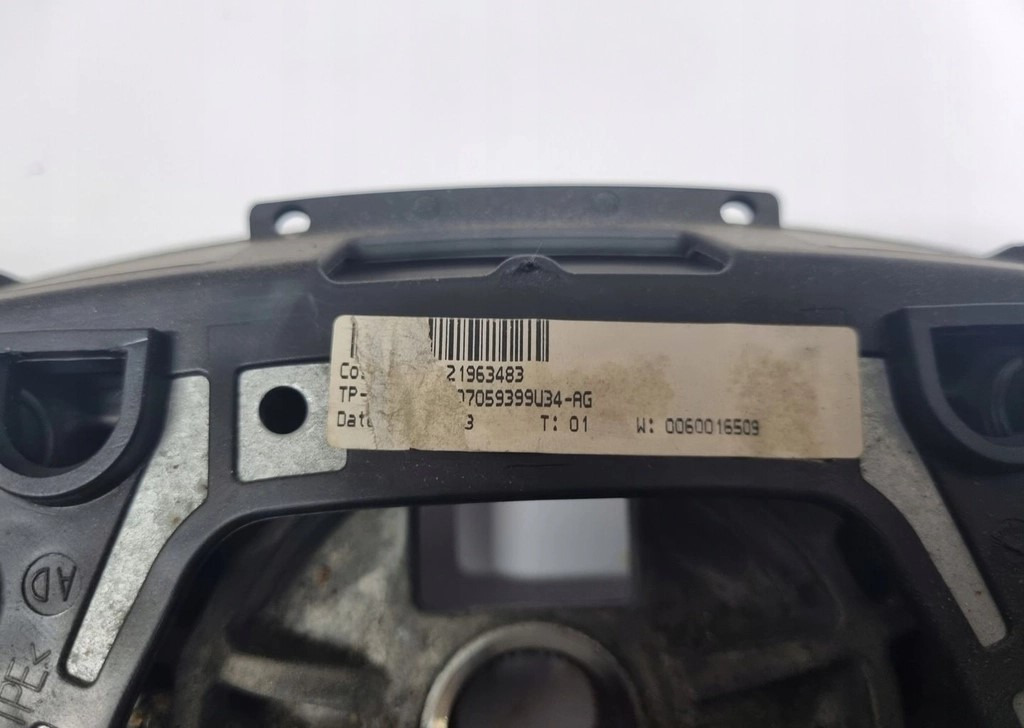 WIELOFUNKCYJNA VOLVO FH 4 FM 4 FMX - Kormánykerék: 2 kép. WIELOFUNKCYJNA VOLVO FH 4 FM 4 FMX - Kormánykerék: 2 kép.