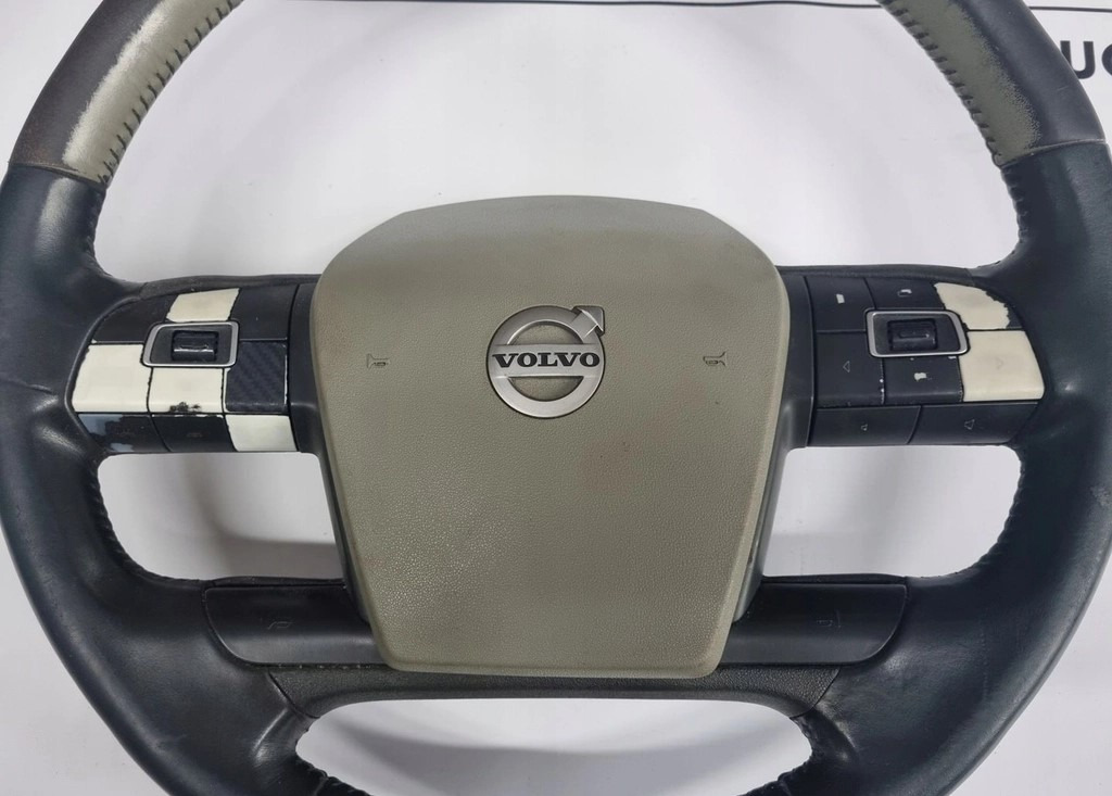 WIELOFUNKCYJNA VOLVO FH 4 FM 4 FMX - Kormánykerék: 3 kép. WIELOFUNKCYJNA VOLVO FH 4 FM 4 FMX - Kormánykerék: 3 kép.