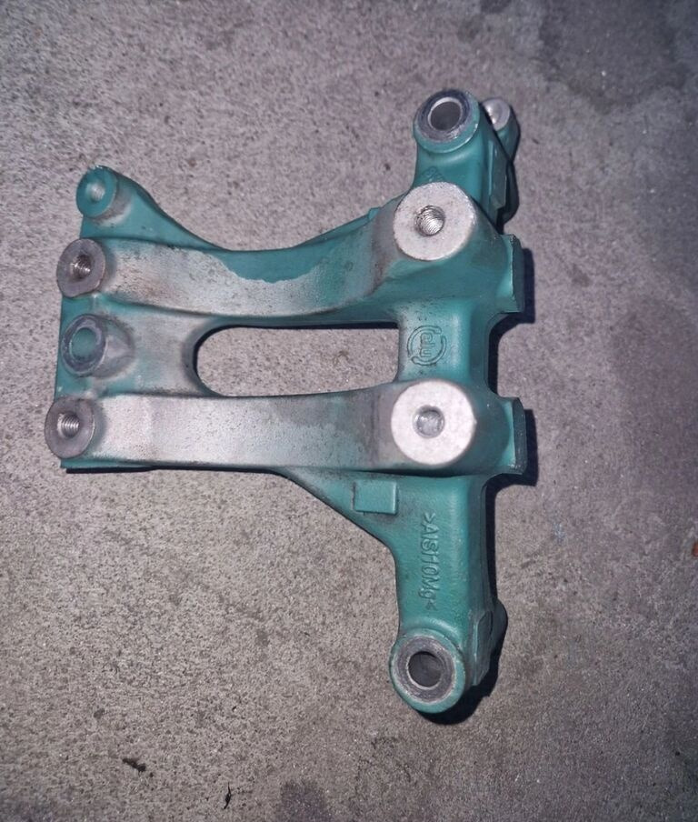 WSPORNIK ŁAPA MOCOWANIE PODSTAWA VOLVO FH 16 D16K 21938087 Volvo FH 16 D16K 21938087 Volvo VOLVO FH 16 D16K 21938087 - Karosszéria és külső - Teherautó: 2 kép. WSPORNIK ŁAPA MOCOWANIE PODSTAWA VOLVO FH 16 D16K 21938087 Volvo FH 16 D16K 21938087 Volvo VOLVO FH 16 D16K 21938087 - Karosszéria és külső - Teherautó: 2 kép.