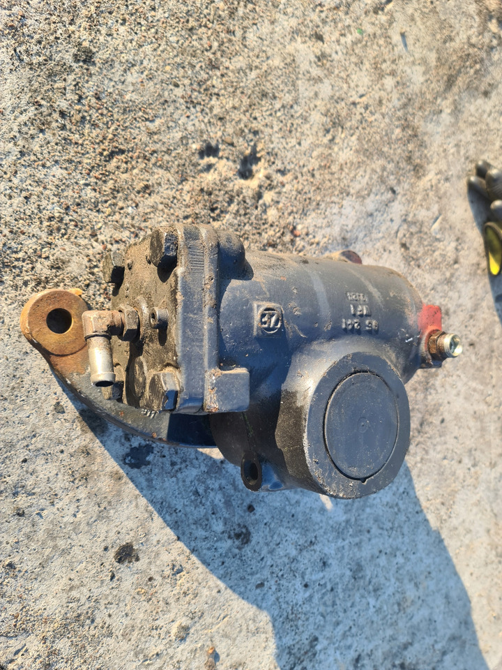 ZF KOLUMNA PRZEKŁADNIA KIEROWNICZA RENAULT MIDLUM DXI 19,5 - Kormánymű - Teherautó: 3 kép. ZF KOLUMNA PRZEKŁADNIA KIEROWNICZA RENAULT MIDLUM DXI 19,5 - Kormánymű - Teherautó: 3 kép.