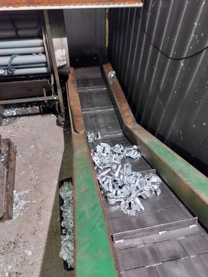 PRODUCER TAIWAN DH-P80 - Szerszámgép: 2 kép. PRODUCER TAIWAN DH-P80 - Szerszámgép: 2 kép.