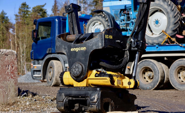 EngconEngcon EC233S-QS80-SS10 - Tiltrotátor: 2 kép. EngconEngcon EC233S-QS80-SS10 - Tiltrotátor: 2 kép.
