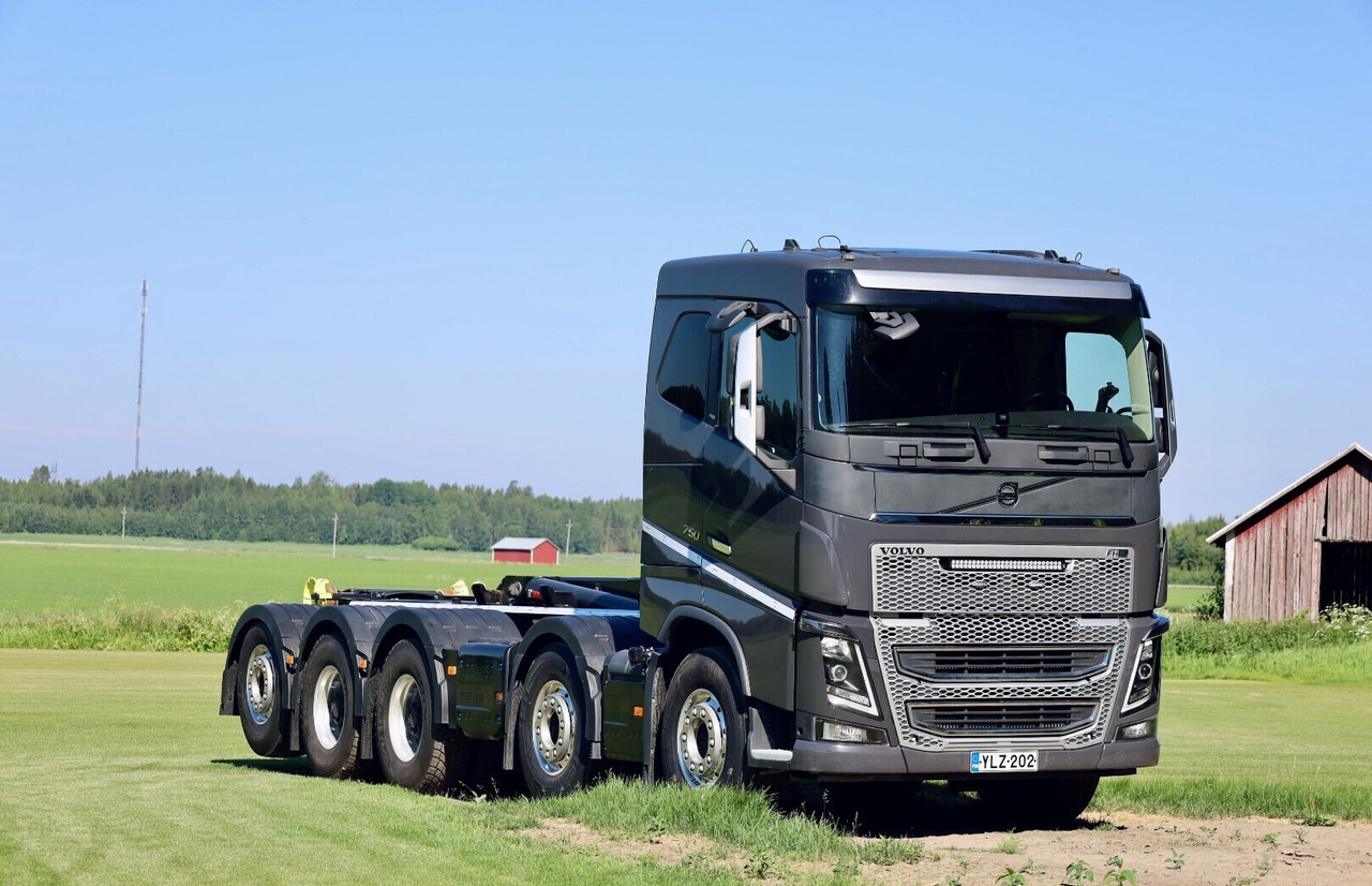 Volvo FH16 750 10X4 - Horgos rakodó teherautó: 4 kép. Volvo FH16 750 10X4 - Horgos rakodó teherautó: 4 kép.