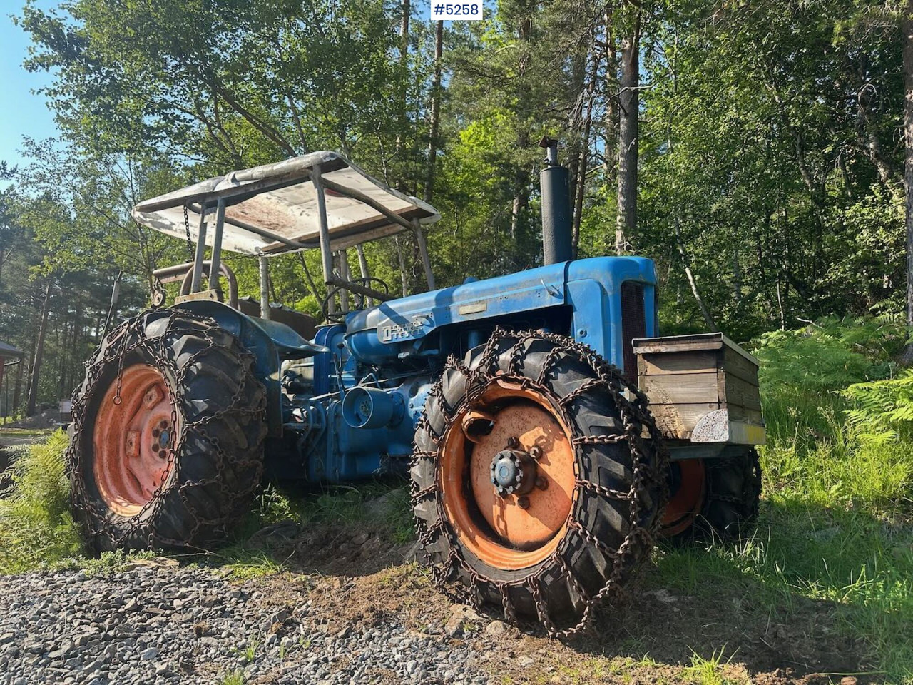 1963 Fordson Major 4x4 with splitter gearbox, Ako winch, and tire chains. SEE VIDEO. - Traktor: 2 kép. 1963 Fordson Major 4x4 with splitter gearbox, Ako winch, and tire chains. SEE VIDEO. - Traktor: 2 kép.