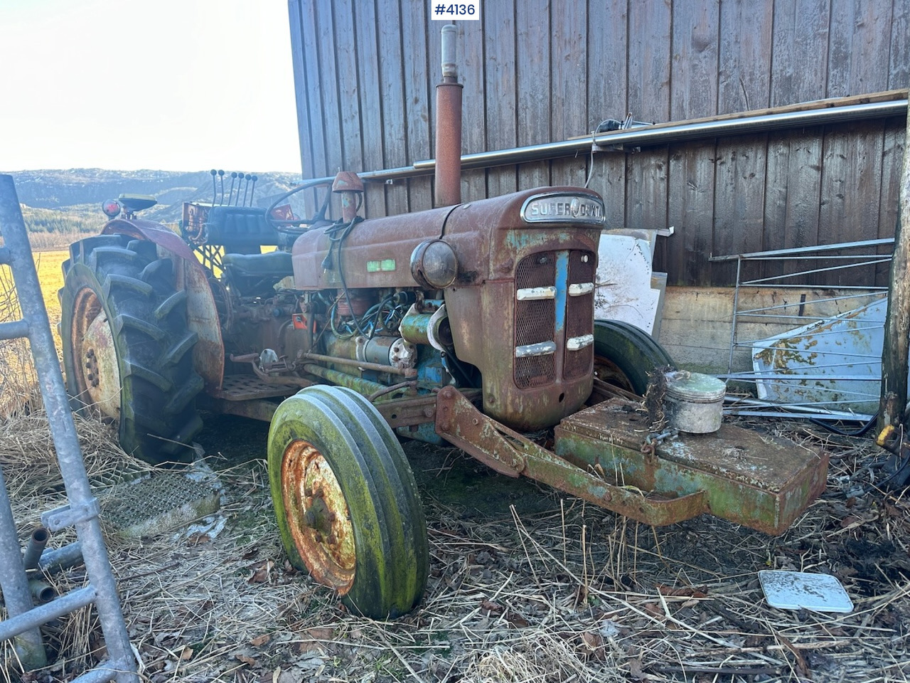1971 FORD SUPER-DEXTA w/ Hymas 21 excavator and 2 buckets. - Traktor: 2 kép. 1971 FORD SUPER-DEXTA w/ Hymas 21 excavator and 2 buckets. - Traktor: 2 kép.