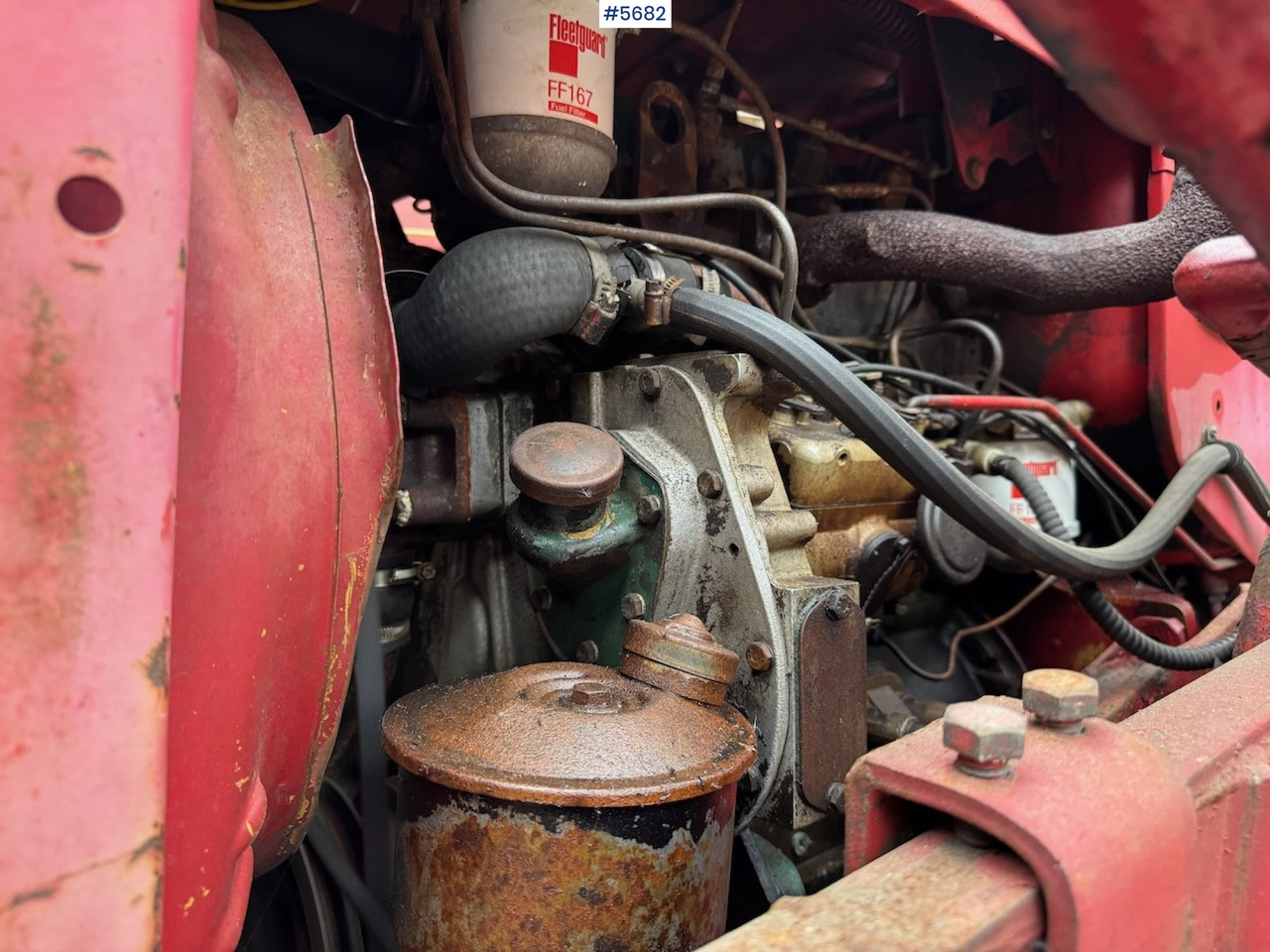 1971 Volvo 400 Buster w/ front loader and winch - Traktor: 4 kép. 1971 Volvo 400 Buster w/ front loader and winch - Traktor: 4 kép.