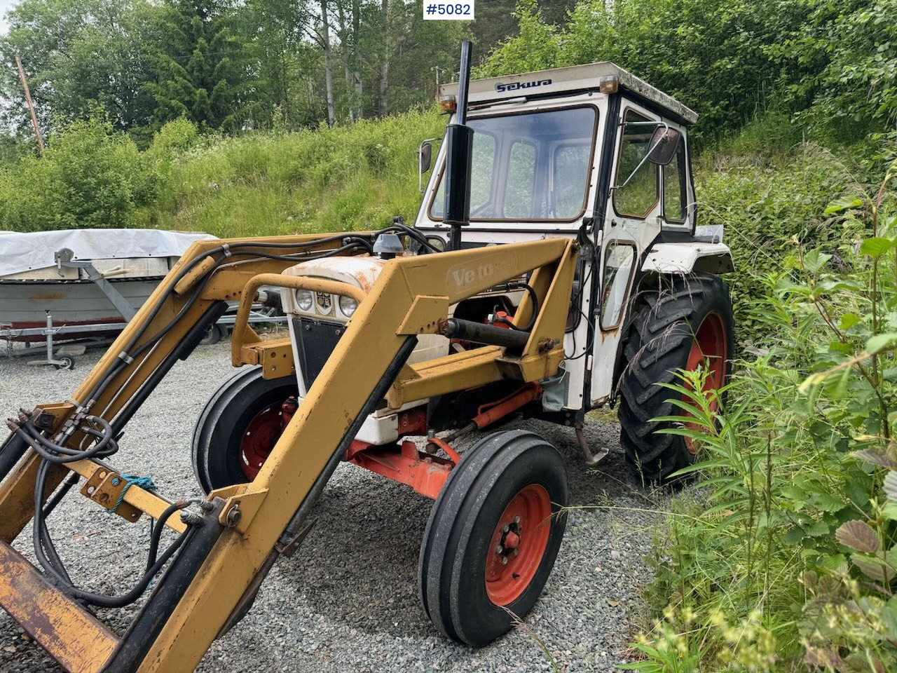 1980 David Brown 885 w/ front loader and bucket - Traktor: 1 kép. 1980 David Brown 885 w/ front loader and bucket - Traktor: 1 kép.