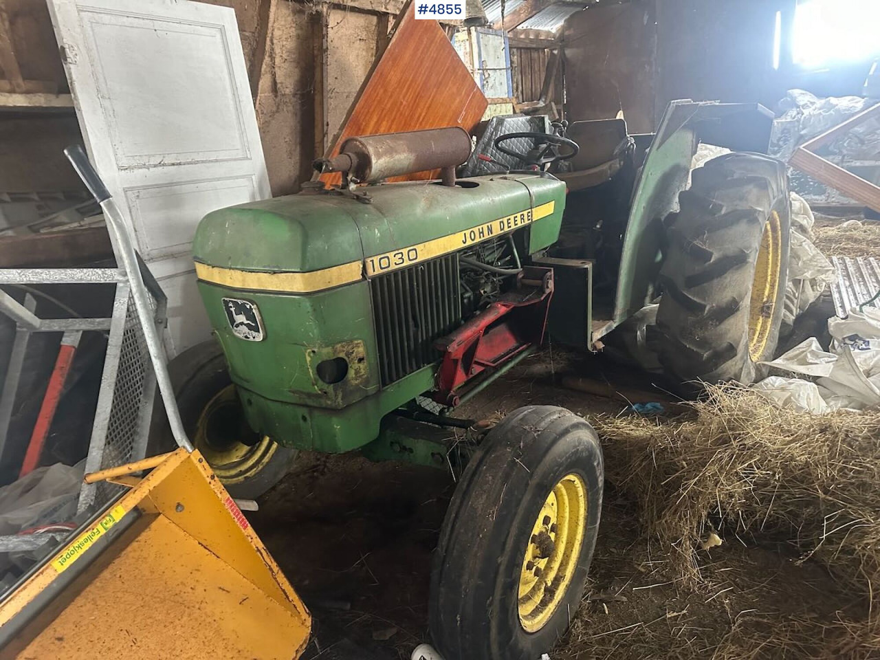 1980 John Deere 1030 tractor w/ twin deck and duun cabin. See hours. - Traktor: 5 kép. 1980 John Deere 1030 tractor w/ twin deck and duun cabin. See hours. - Traktor: 5 kép.