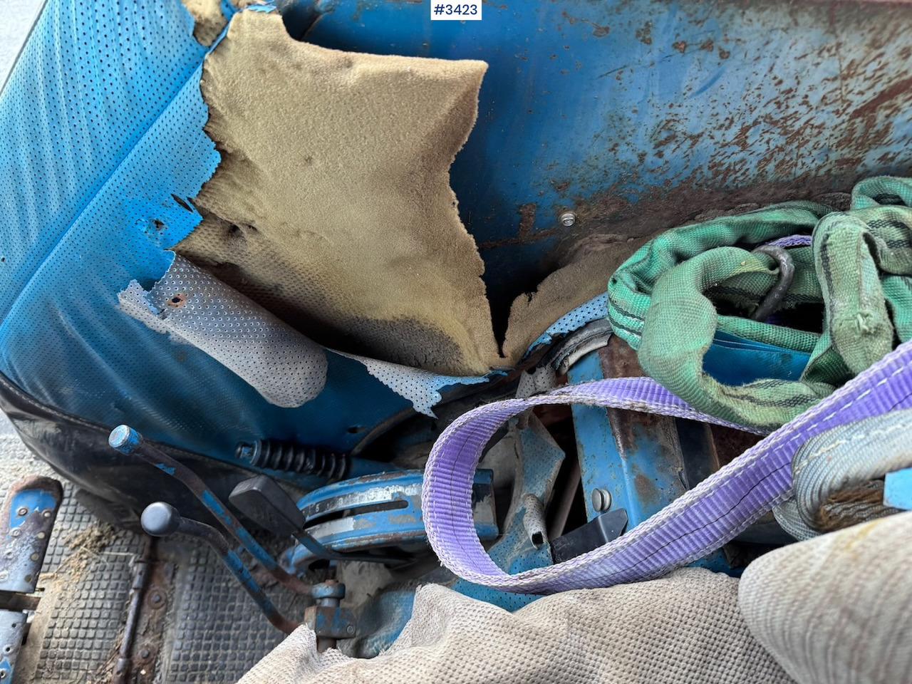 Traktor 1981 Ford 4600 w/front loader, bucket and pallet fork.: 22 kép.