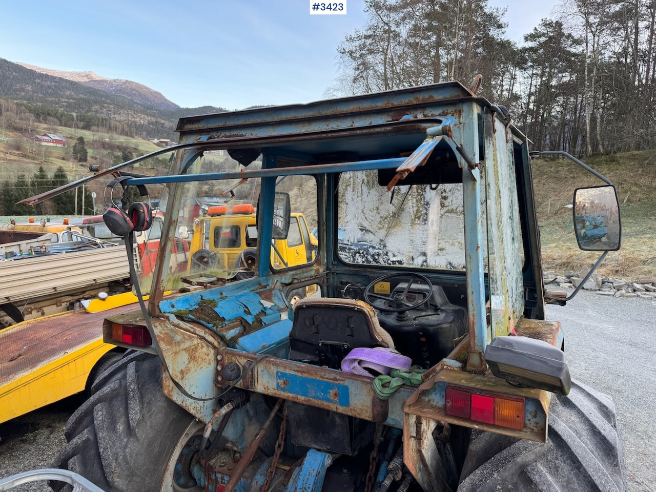 Traktor 1981 Ford 4600 w/front loader, bucket and pallet fork.: 11 kép.