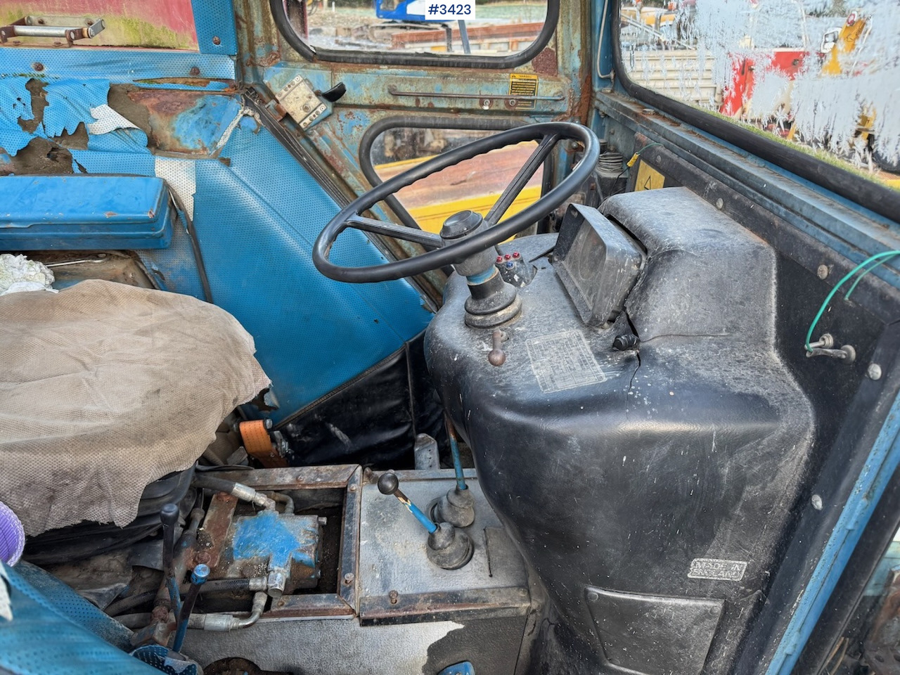 Traktor 1981 Ford 4600 w/front loader, bucket and pallet fork.: 17 kép.