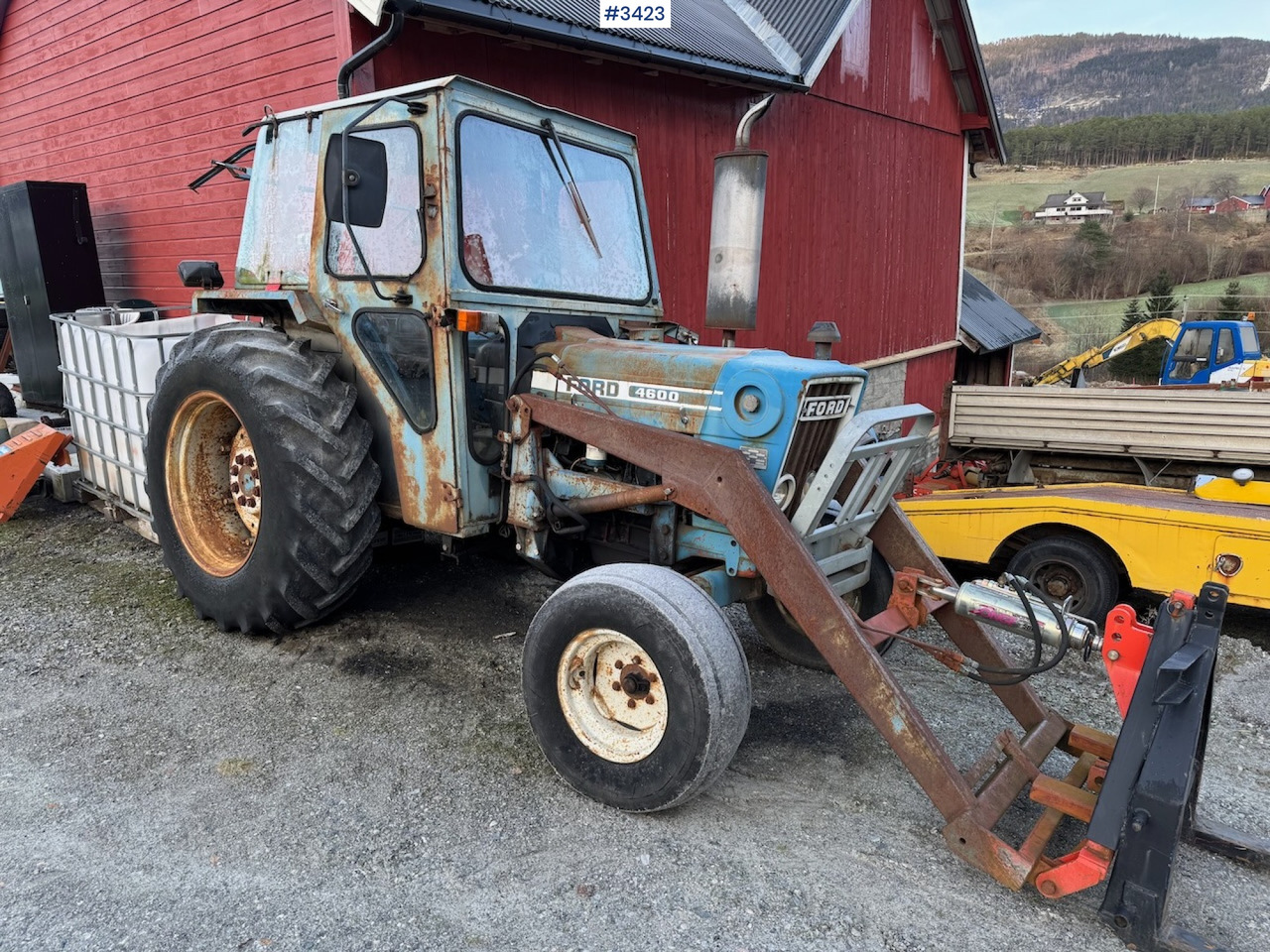 Traktor 1981 Ford 4600 w/front loader, bucket and pallet fork.: 8 kép.