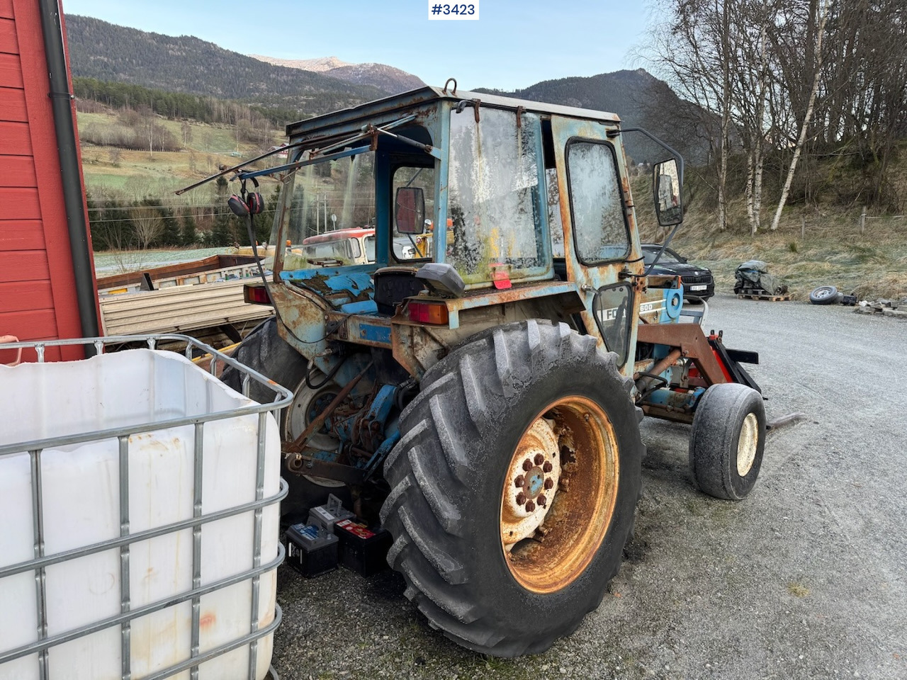 Traktor 1981 Ford 4600 w/front loader, bucket and pallet fork.: 10 kép.