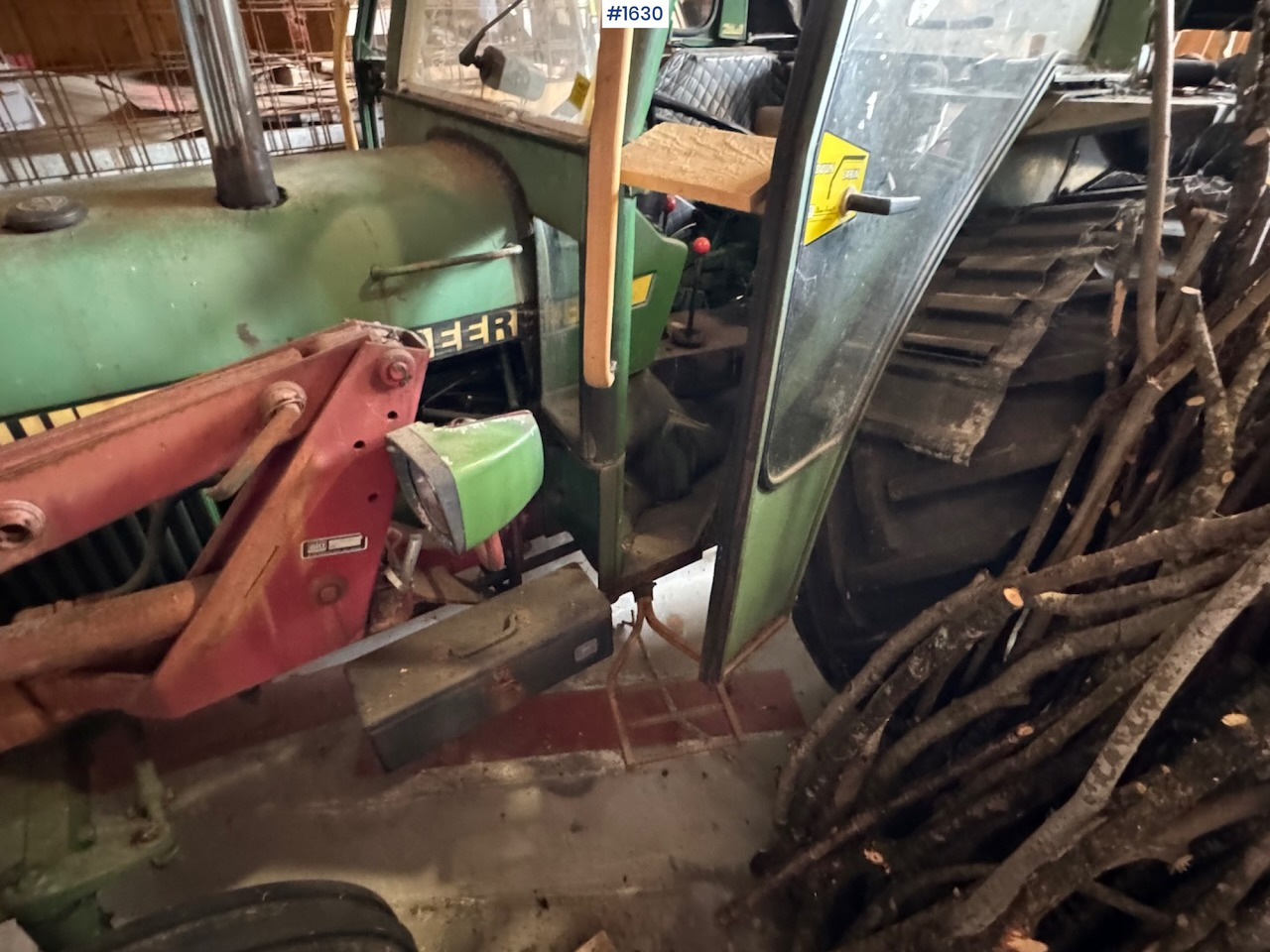 1981 John Deere 1040 w/ front loader & triangle - Traktor: 3 kép. 1981 John Deere 1040 w/ front loader & triangle - Traktor: 3 kép.