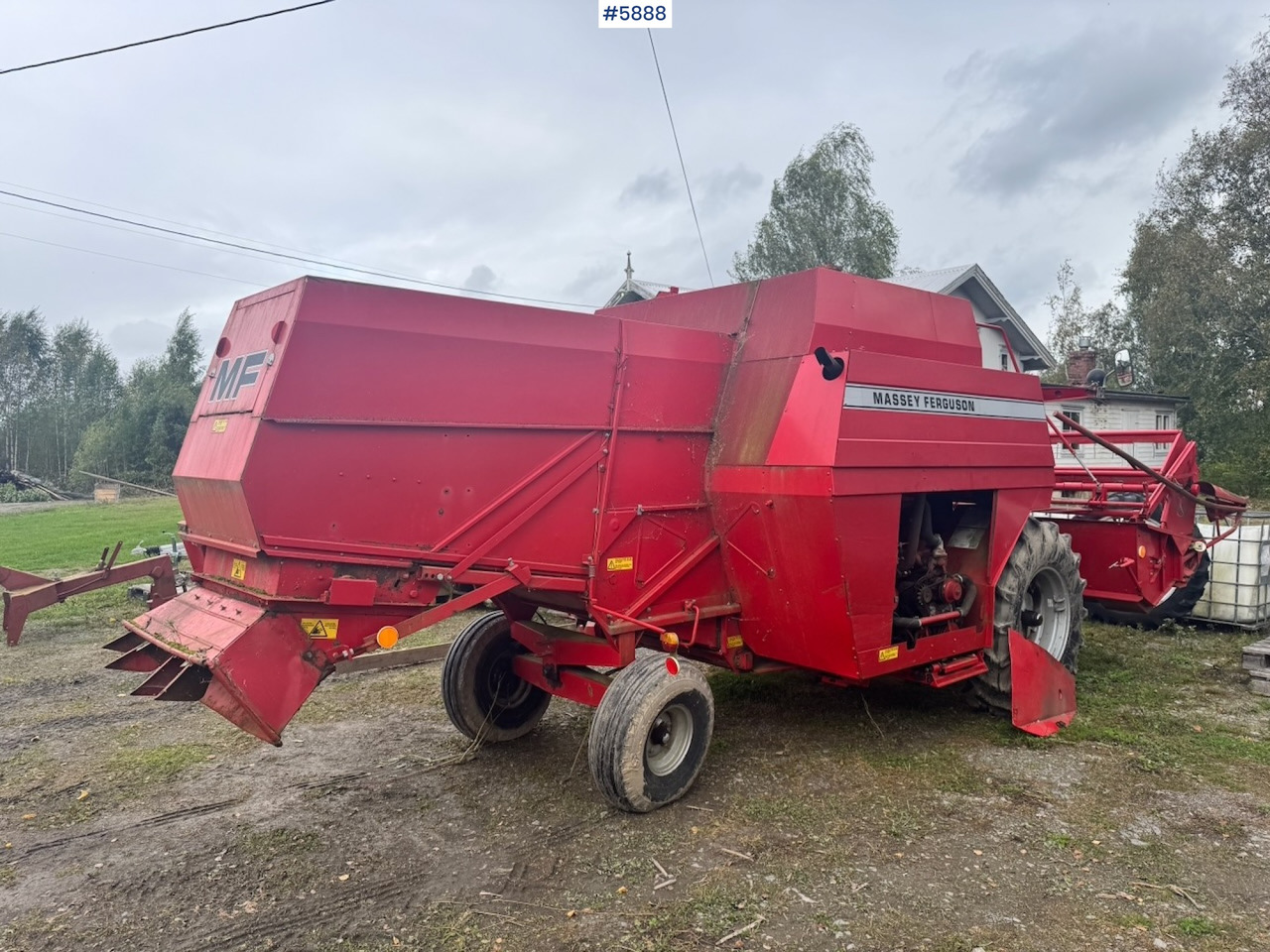 1986 Massey Ferguson 330 combine harvester - Kombájn: 3 kép. 1986 Massey Ferguson 330 combine harvester - Kombájn: 3 kép.