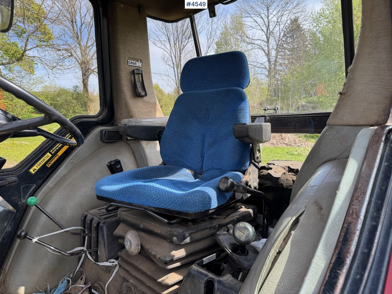 1987 Case 685 XL w/front loader and some equipment. - Traktor: 5 kép. 1987 Case 685 XL w/front loader and some equipment. - Traktor: 5 kép.