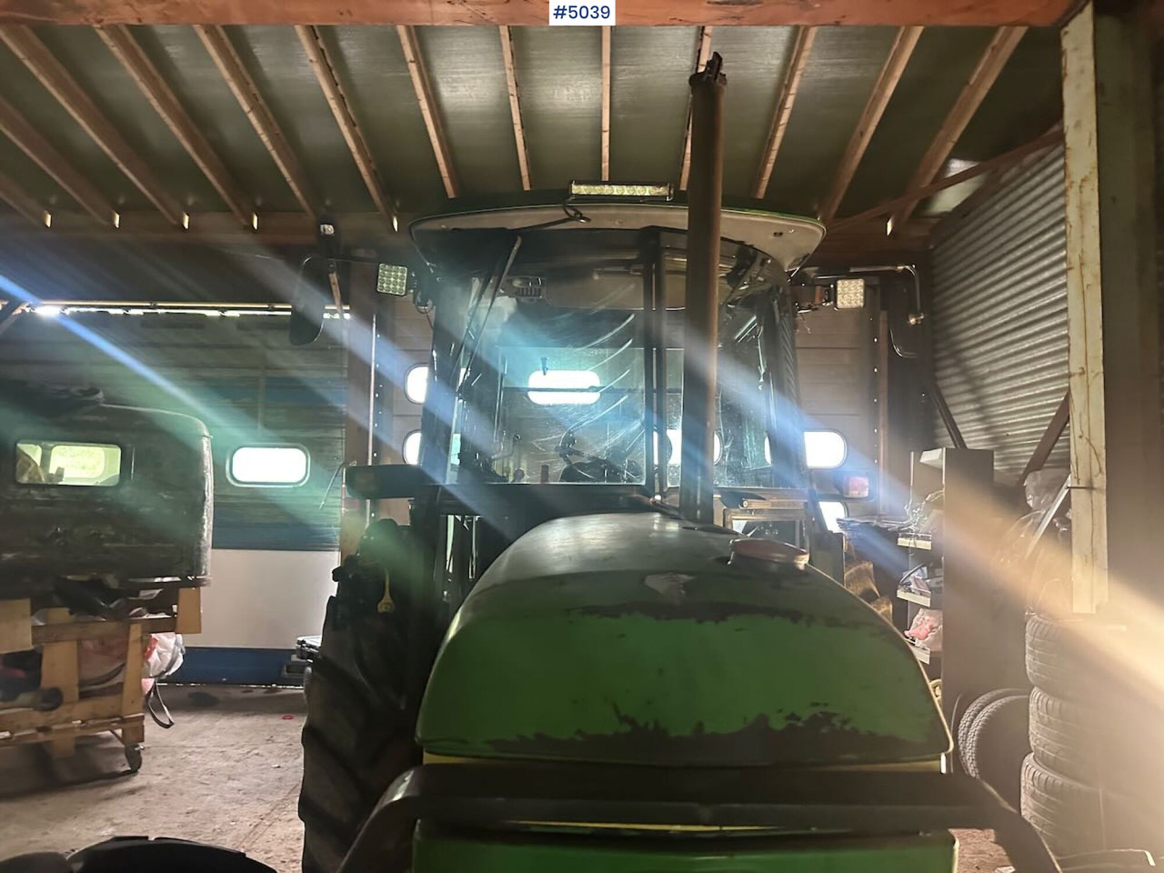 1987 John Deere 2850 Synchron w/ front loader - Traktor: 3 kép. 1987 John Deere 2850 Synchron w/ front loader - Traktor: 3 kép.