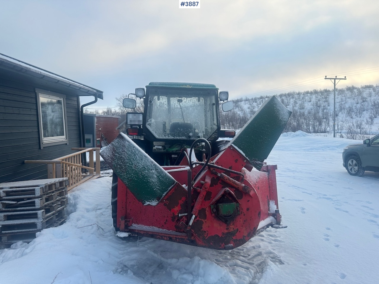 1987 John Deere Power Synchron 2450 4x4 w/ Quicke 4300 front loader, snow blower and gravel bucket. WATCH VIDEO. - Traktor: 4 kép. 1987 John Deere Power Synchron 2450 4x4 w/ Quicke 4300 front loader, snow blower and gravel bucket. WATCH VIDEO. - Traktor: 4 kép.