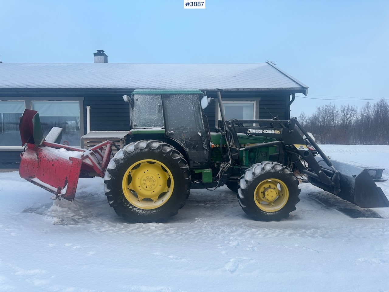 1987 John Deere Power Synchron 2450 4x4 w/ Quicke 4300 front loader, snow blower and gravel bucket. WATCH VIDEO. - Traktor: 2 kép. 1987 John Deere Power Synchron 2450 4x4 w/ Quicke 4300 front loader, snow blower and gravel bucket. WATCH VIDEO. - Traktor: 2 kép.