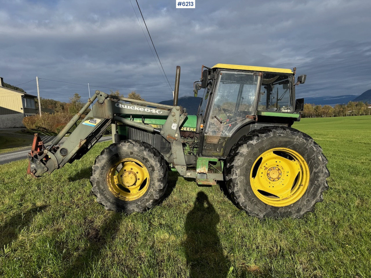 1990 John Deere 2850 Power Synchron w/ front loader. - Traktor: 1 kép. 1990 John Deere 2850 Power Synchron w/ front loader. - Traktor: 1 kép.