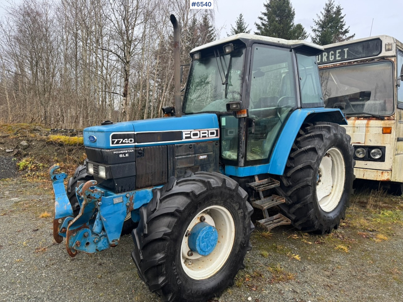 1993 Ford 7740 SLE m/ front hydraulics - Traktor: 2 kép. 1993 Ford 7740 SLE m/ front hydraulics - Traktor: 2 kép.