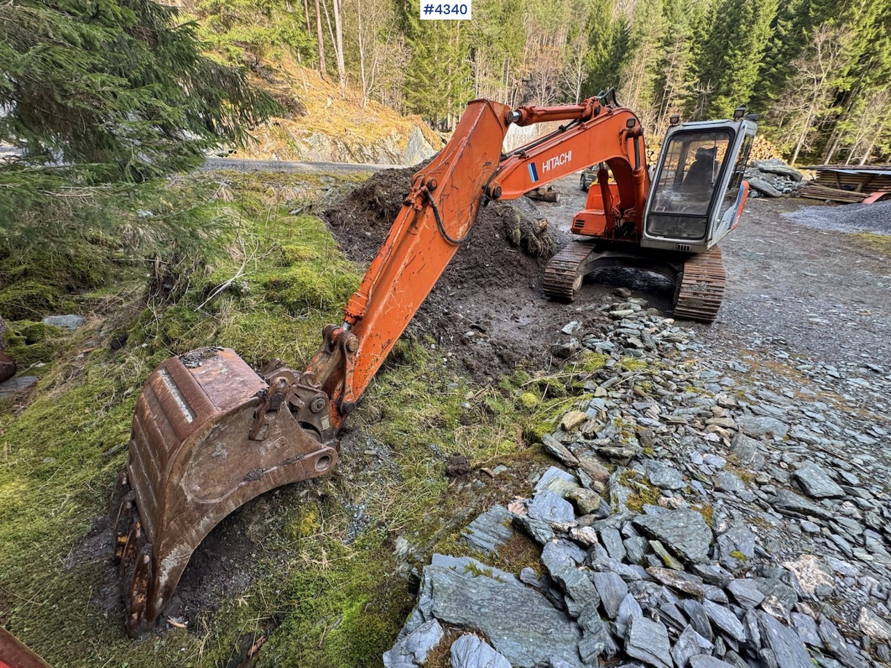 1994 Hitachi EX120-2 - Kotrógép: 3 kép. 1994 Hitachi EX120-2 - Kotrógép: 3 kép.