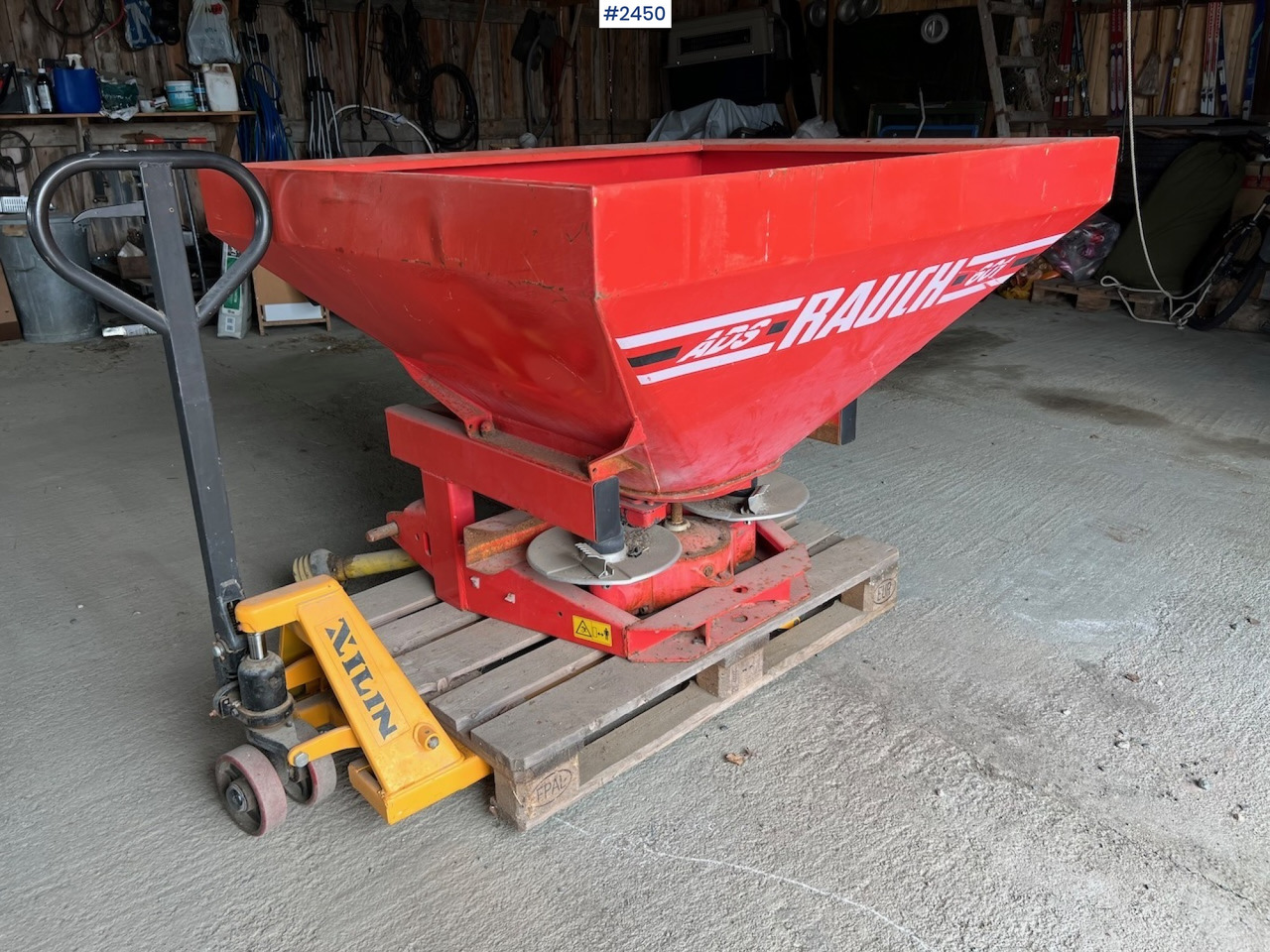 1995 Rauch ADS 601 Fertilizer spreader - Műtrágyaszóró: 2 kép. 1995 Rauch ADS 601 Fertilizer spreader - Műtrágyaszóró: 2 kép.