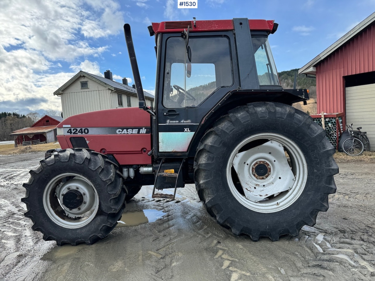 1996 Case CASE IH 4240 XL - Traktor: 4 kép. 1996 Case CASE IH 4240 XL - Traktor: 4 kép.