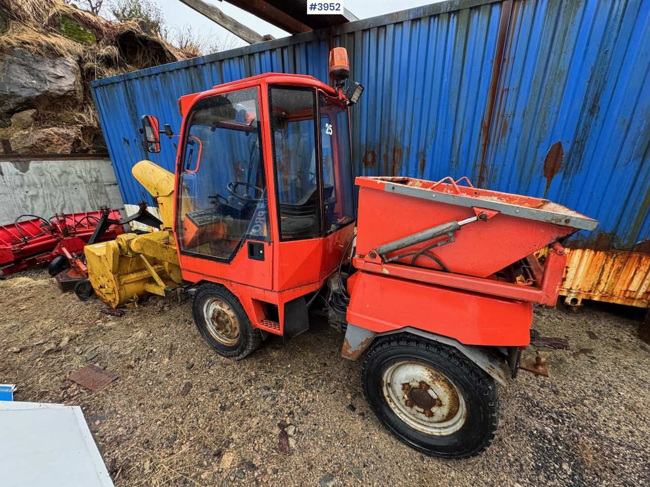1996 Holder 240 with some equipment - Traktor: 4 kép. 1996 Holder 240 with some equipment - Traktor: 4 kép.