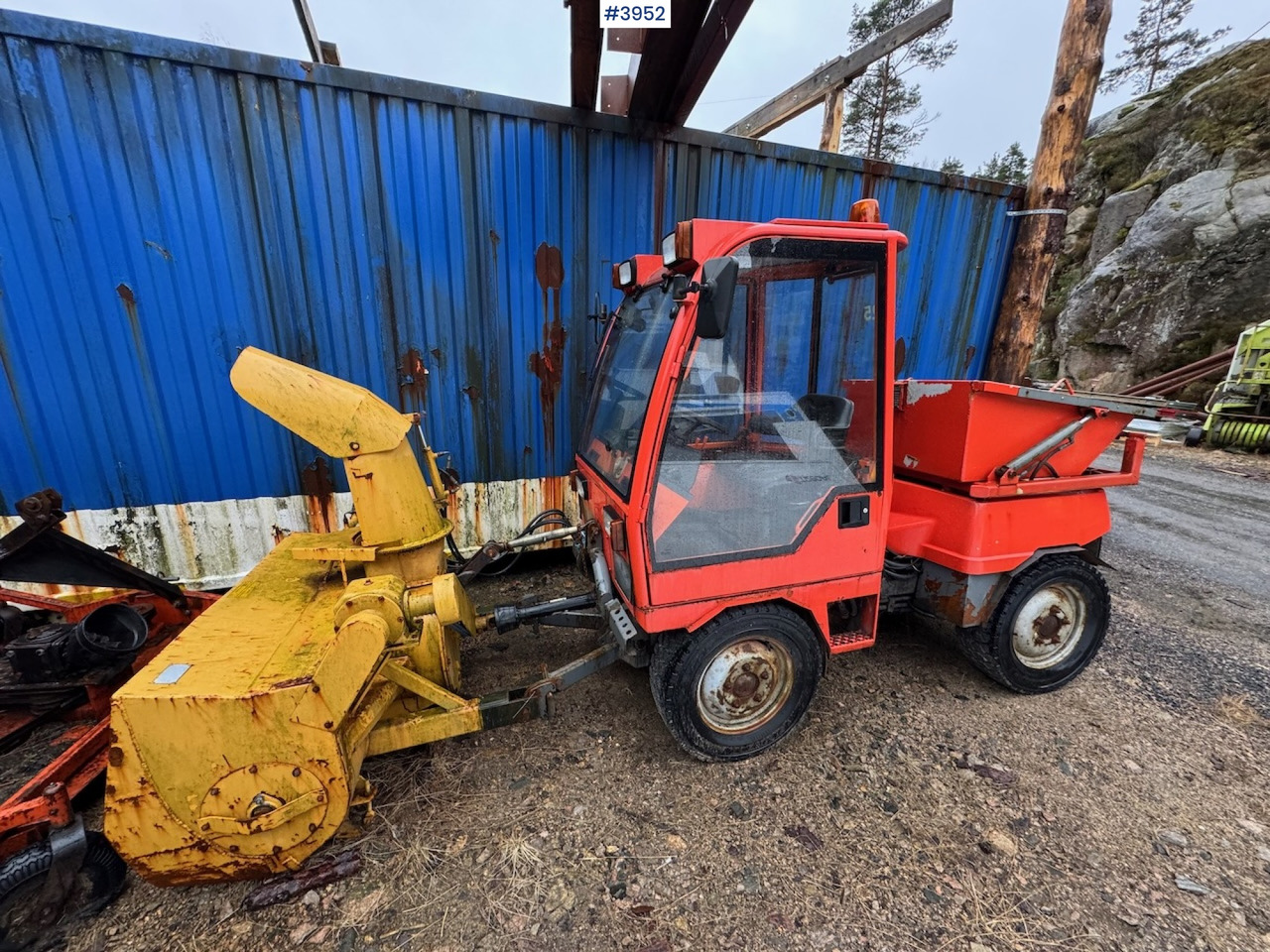 1996 Holder 240 with some equipment - Traktor: 1 kép. 1996 Holder 240 with some equipment - Traktor: 1 kép.