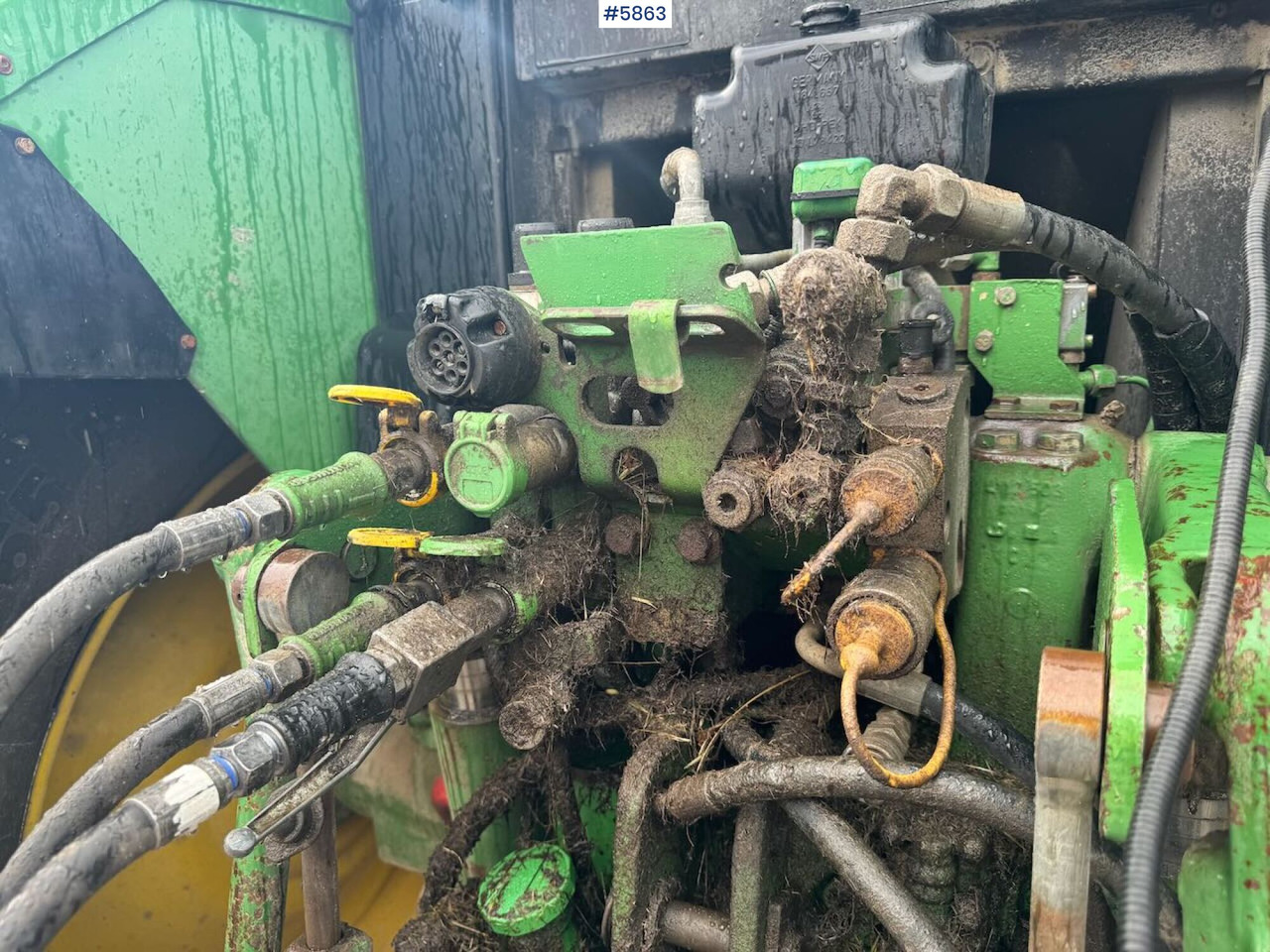 Traktor 1996 John Deere 6400 4x4 w/ front loader.: 20 kép.