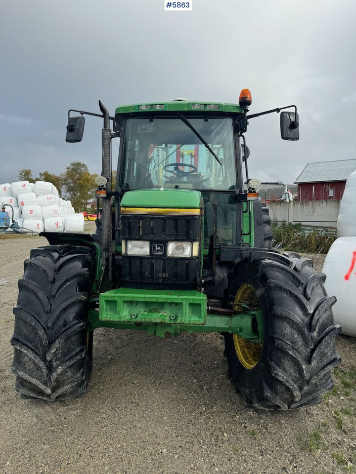 Traktor 1996 John Deere 6400 4x4 w/ front loader.: 6 kép.