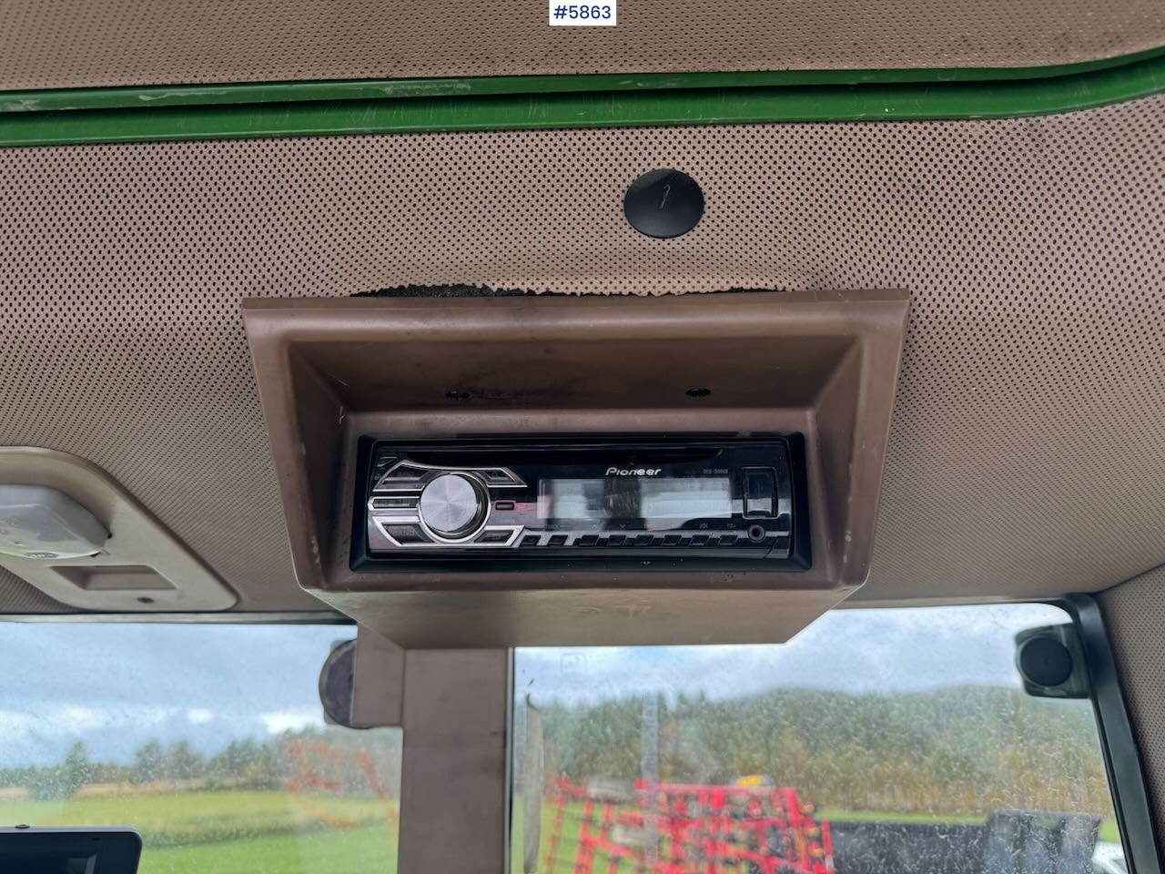 Traktor 1996 John Deere 6400 4x4 w/ front loader.: 18 kép.